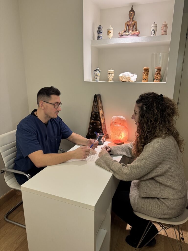 Paciente en consulta de Terapia Neural en Barcelona con Guillermo López.